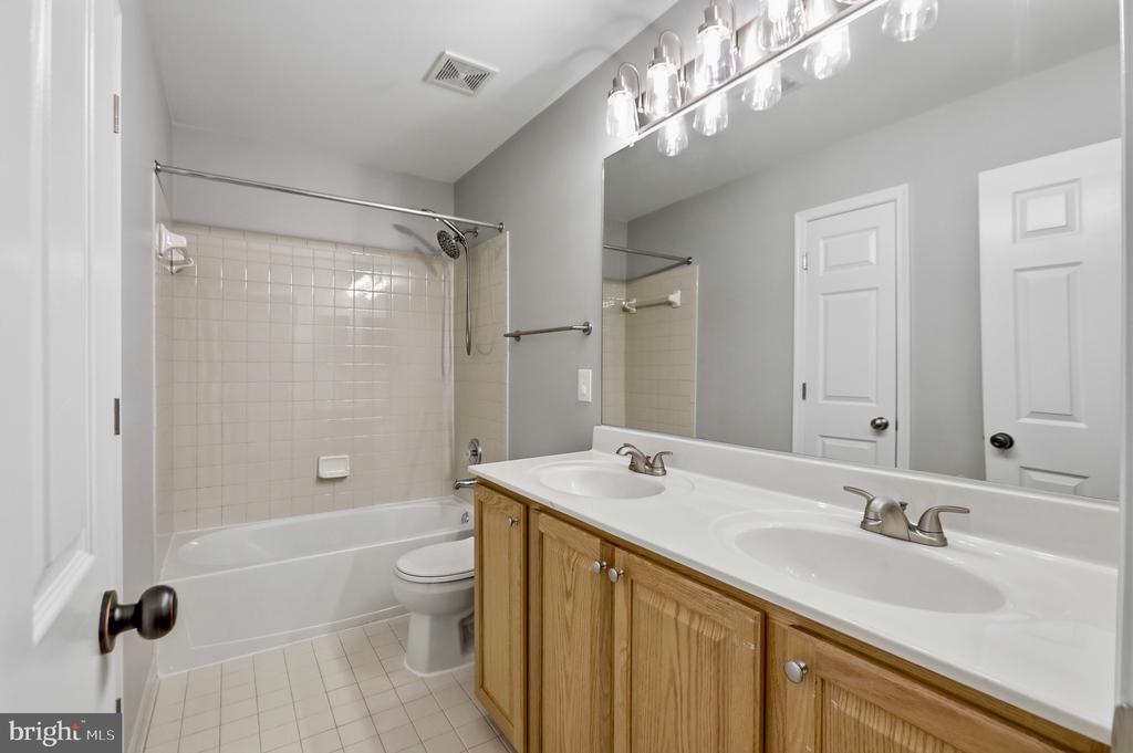 1179 CAMBRIA TERRACE NE