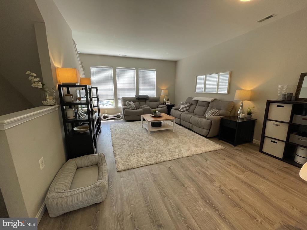 23052 FONTWELL SQUARE