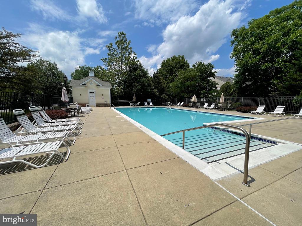 23052 FONTWELL SQUARE