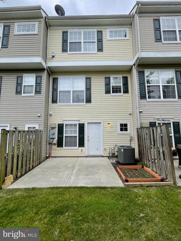 23052 FONTWELL SQUARE