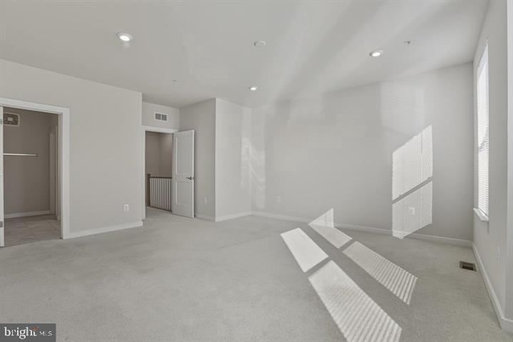 20280 NEWFOUNDLAND SQUARE