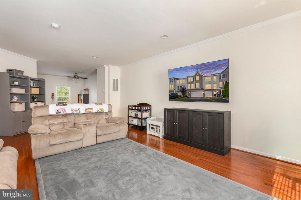 25151 SWEET MYRTLE SQUARE