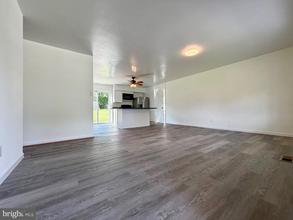 606 W BEECH ROAD W