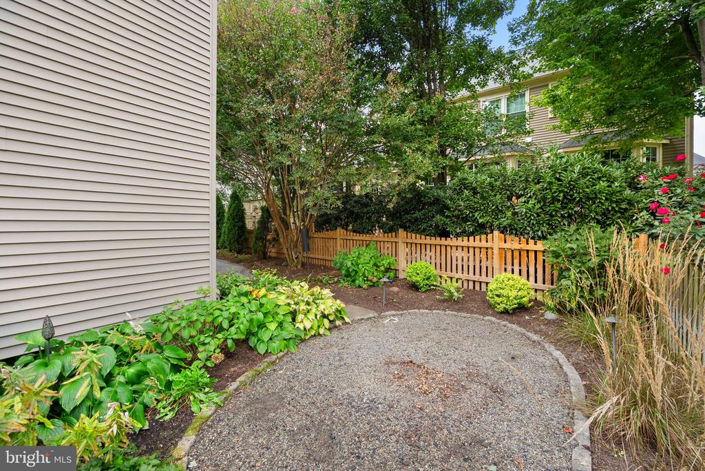 12 TEASDALE COURT