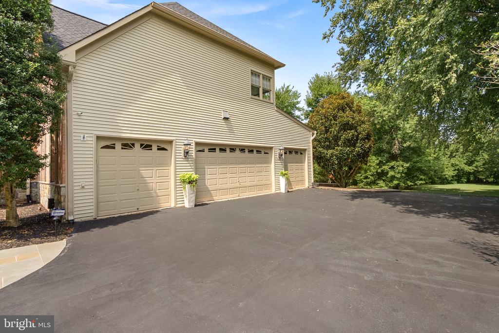 42618 TRAPPE ROCK COURT