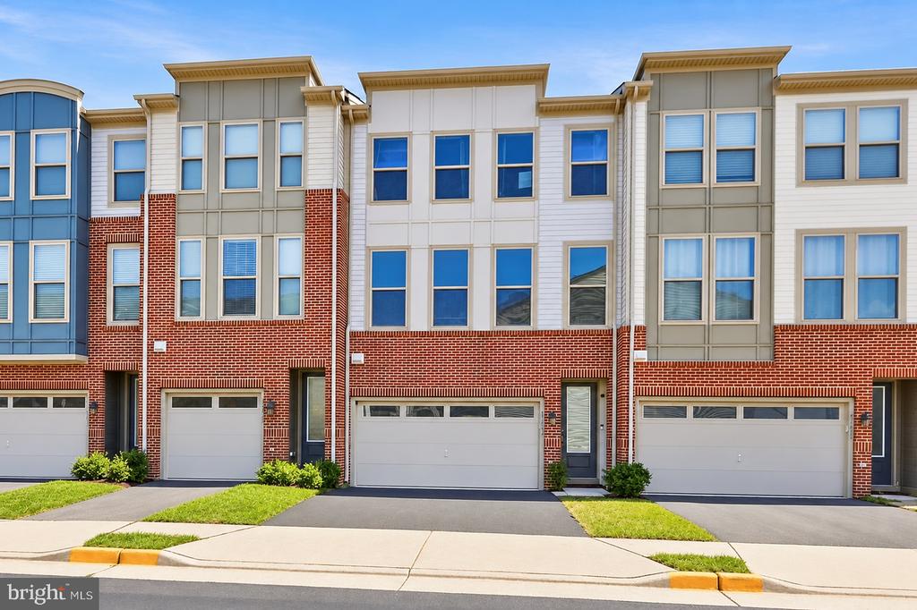42422 DOGWOOD GLEN SQUARE