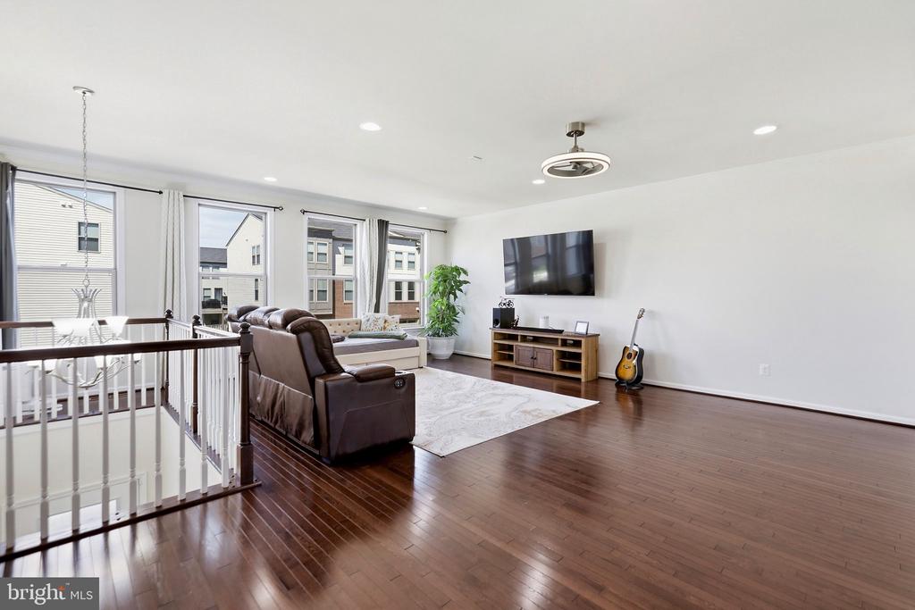 42422 DOGWOOD GLEN SQUARE