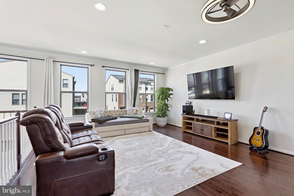 42422 DOGWOOD GLEN SQUARE