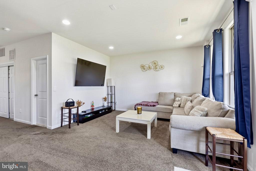 42422 DOGWOOD GLEN SQUARE