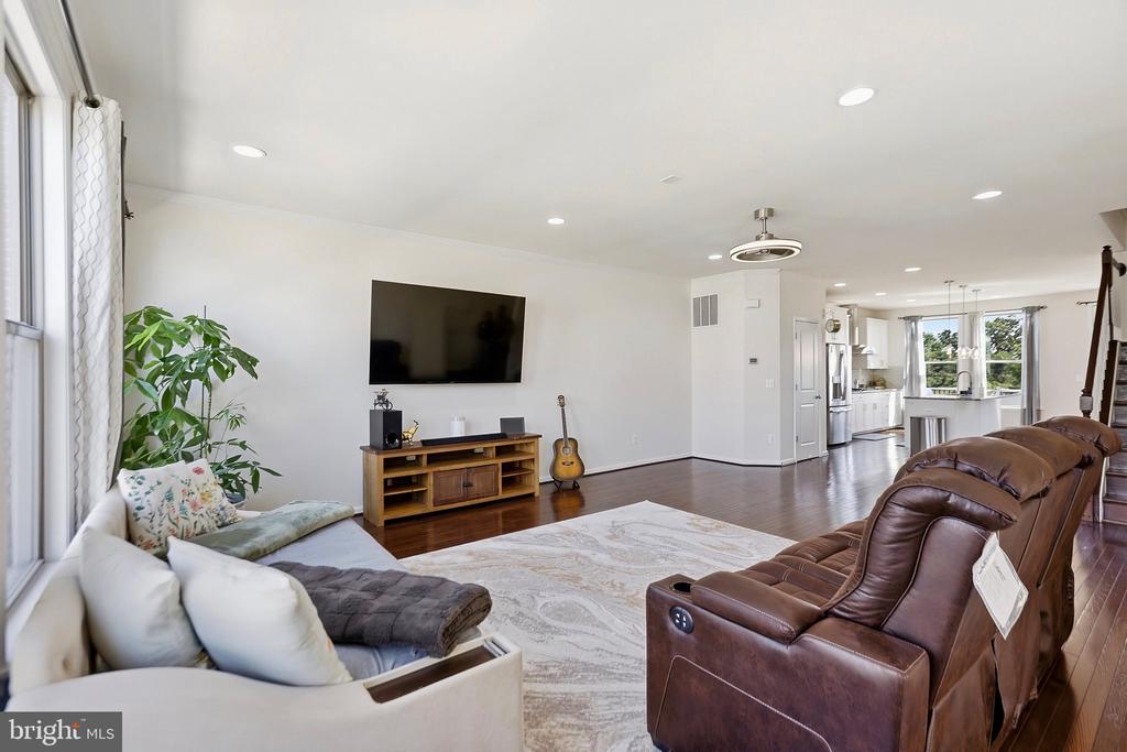 42422 DOGWOOD GLEN SQUARE