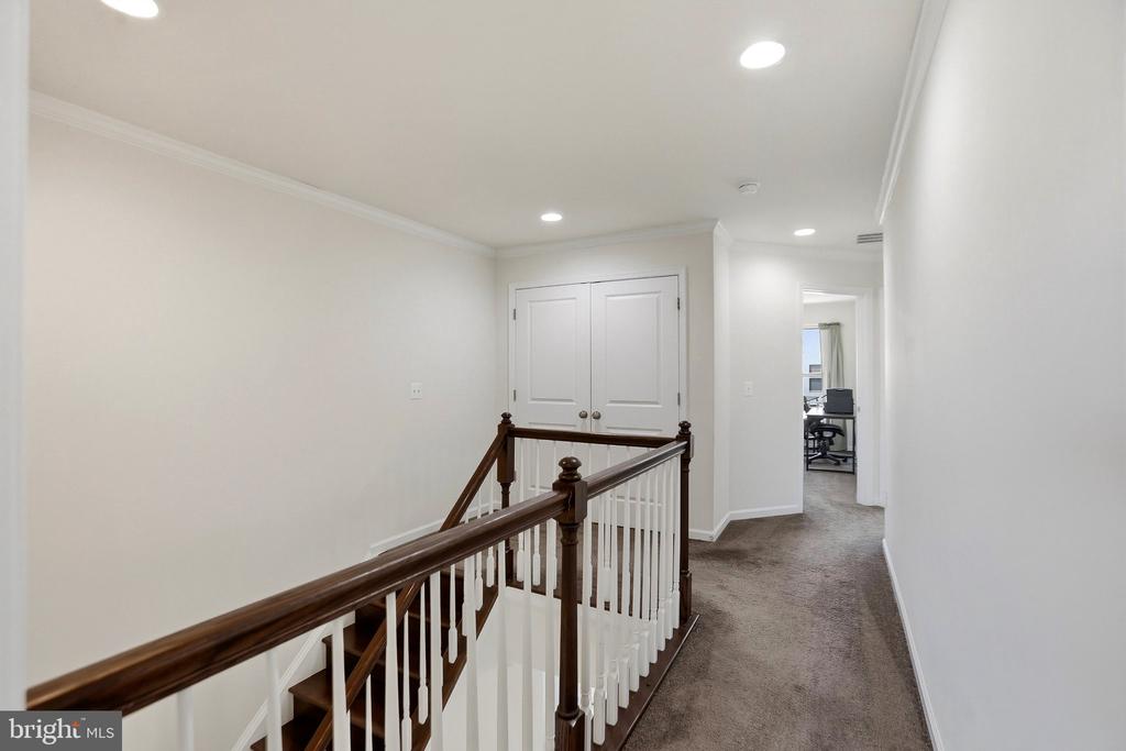 42422 DOGWOOD GLEN SQUARE