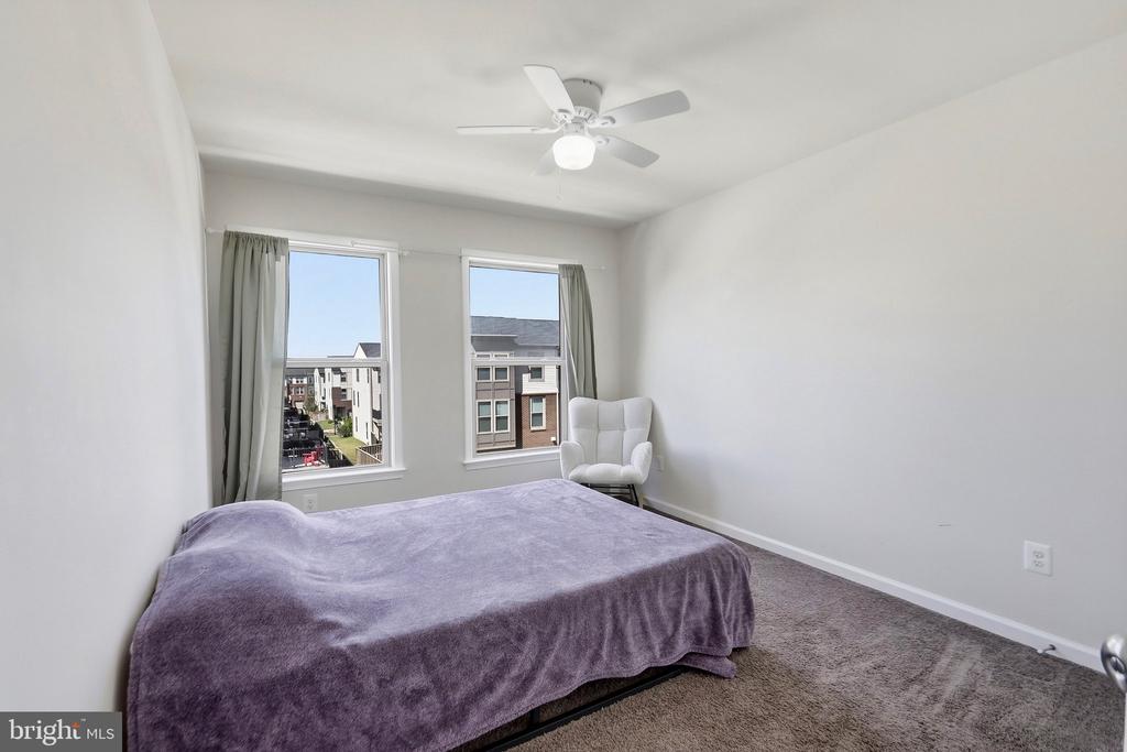 42422 DOGWOOD GLEN SQUARE