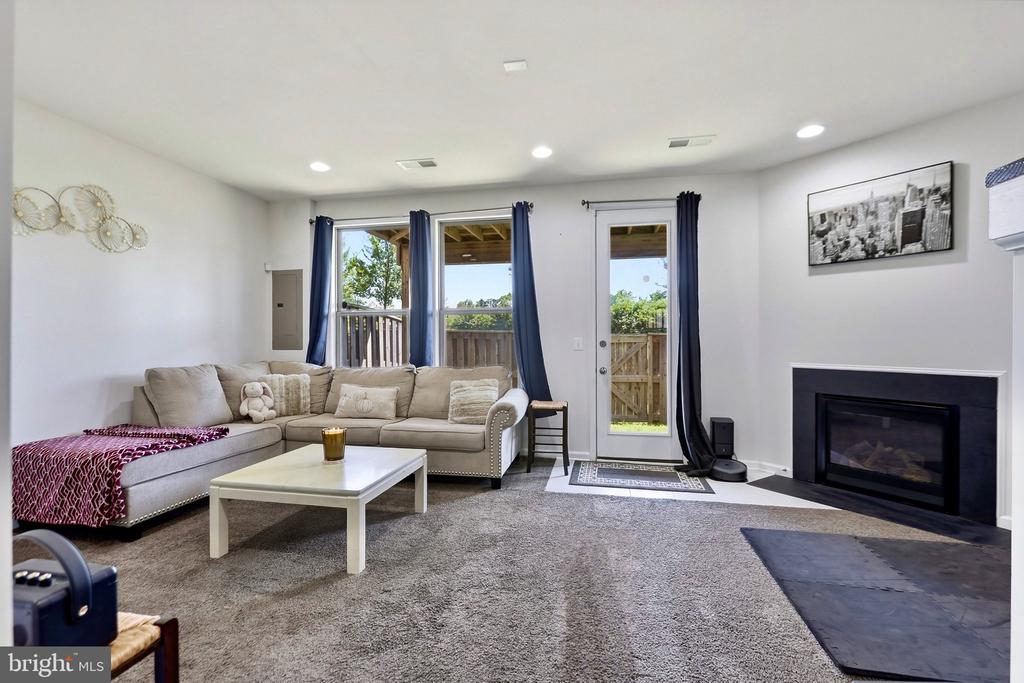 42422 DOGWOOD GLEN SQUARE