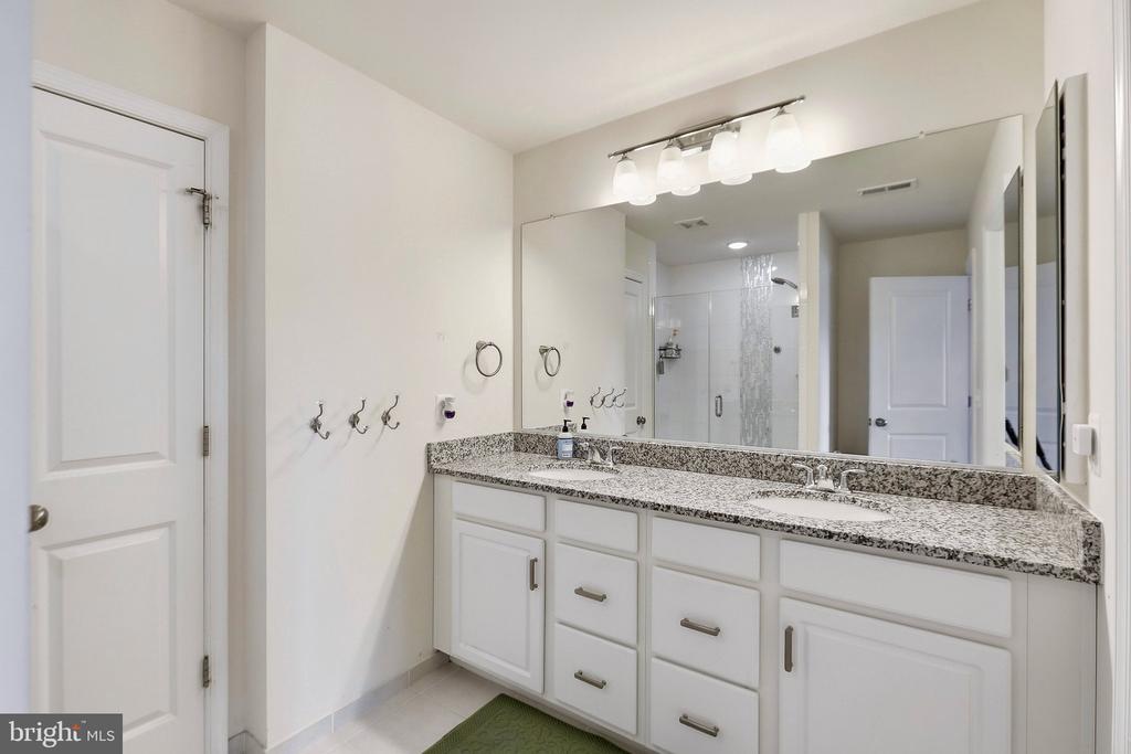 42422 DOGWOOD GLEN SQUARE