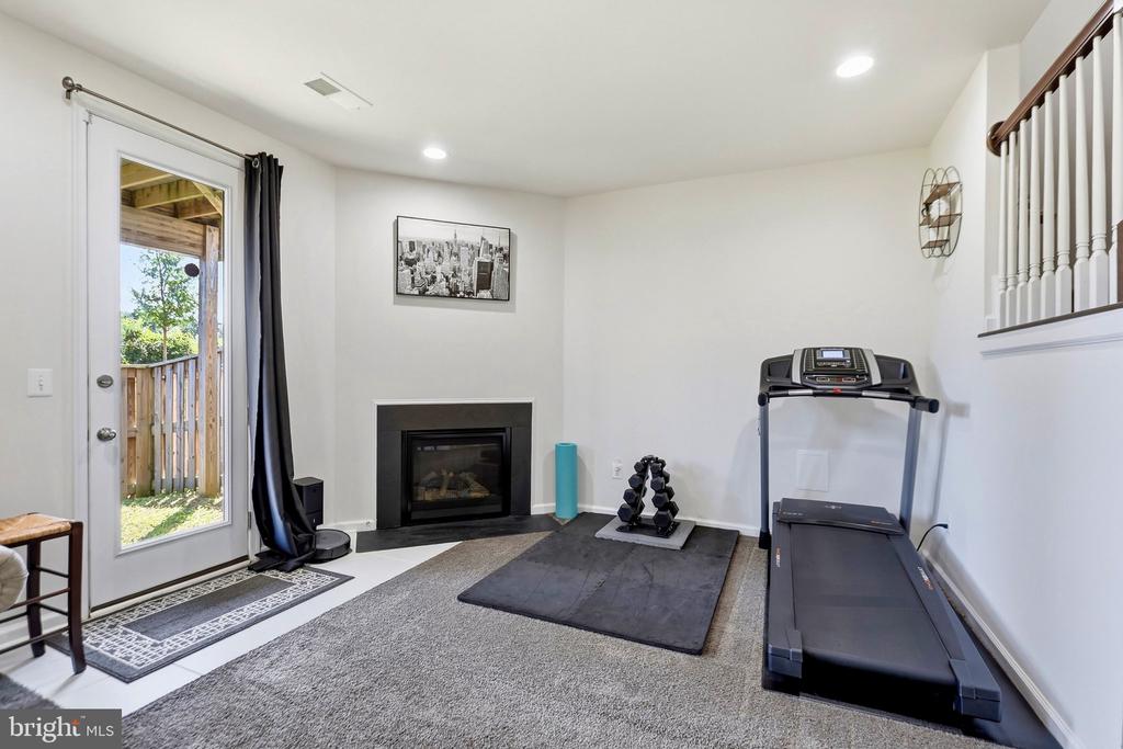 42422 DOGWOOD GLEN SQUARE