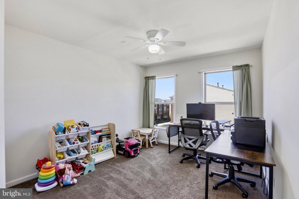 42422 DOGWOOD GLEN SQUARE