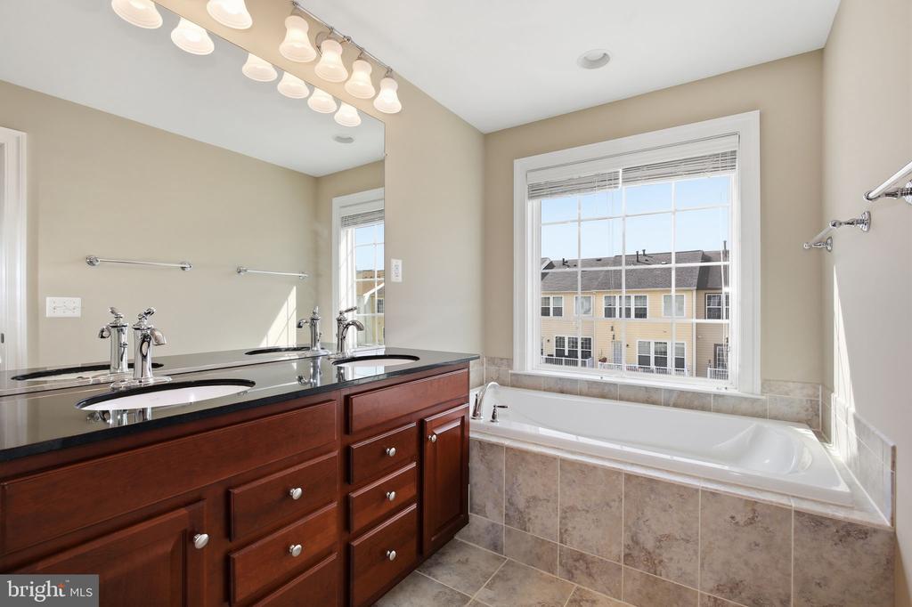 505 FLAMEFLOWER TERRACE SE