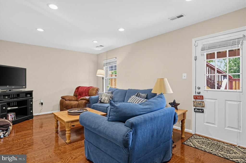 46701 CORKWING SQUARE