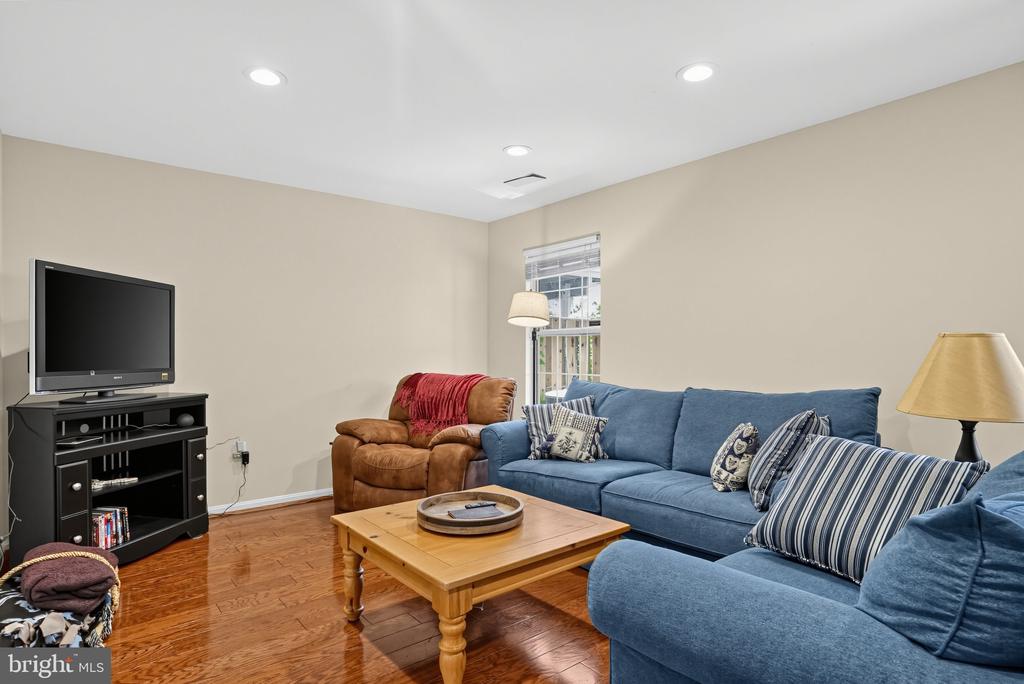 46701 CORKWING SQUARE