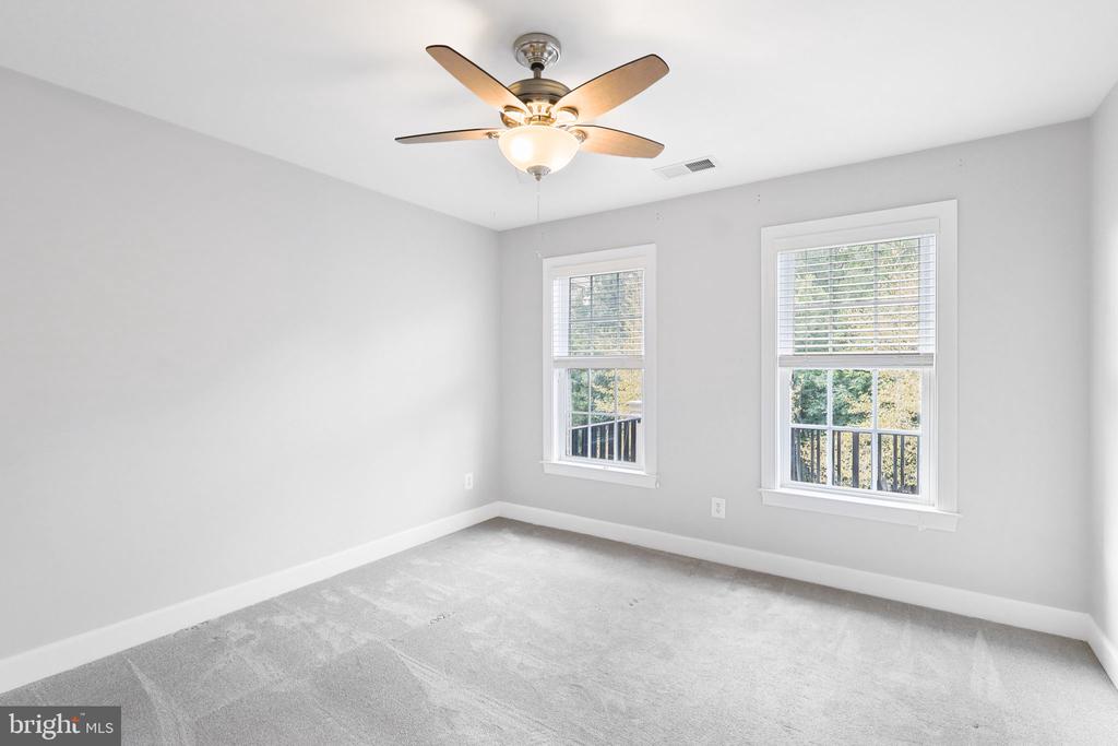 41060 DORATI SQUARE