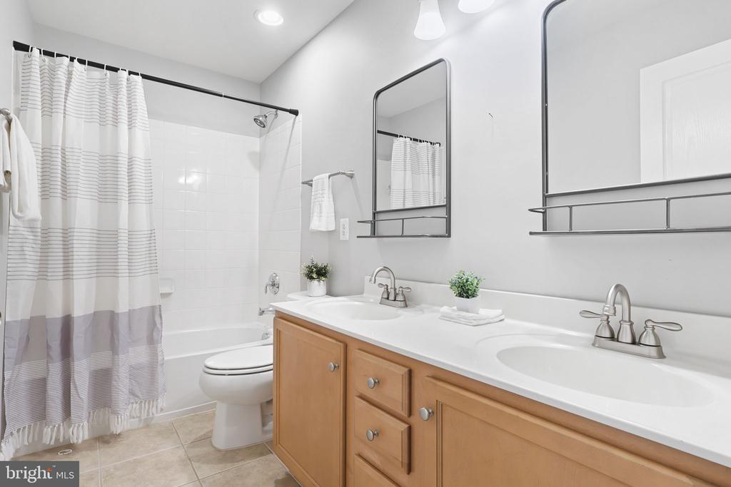 41060 DORATI SQUARE
