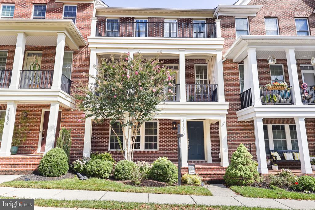 41060 DORATI SQUARE