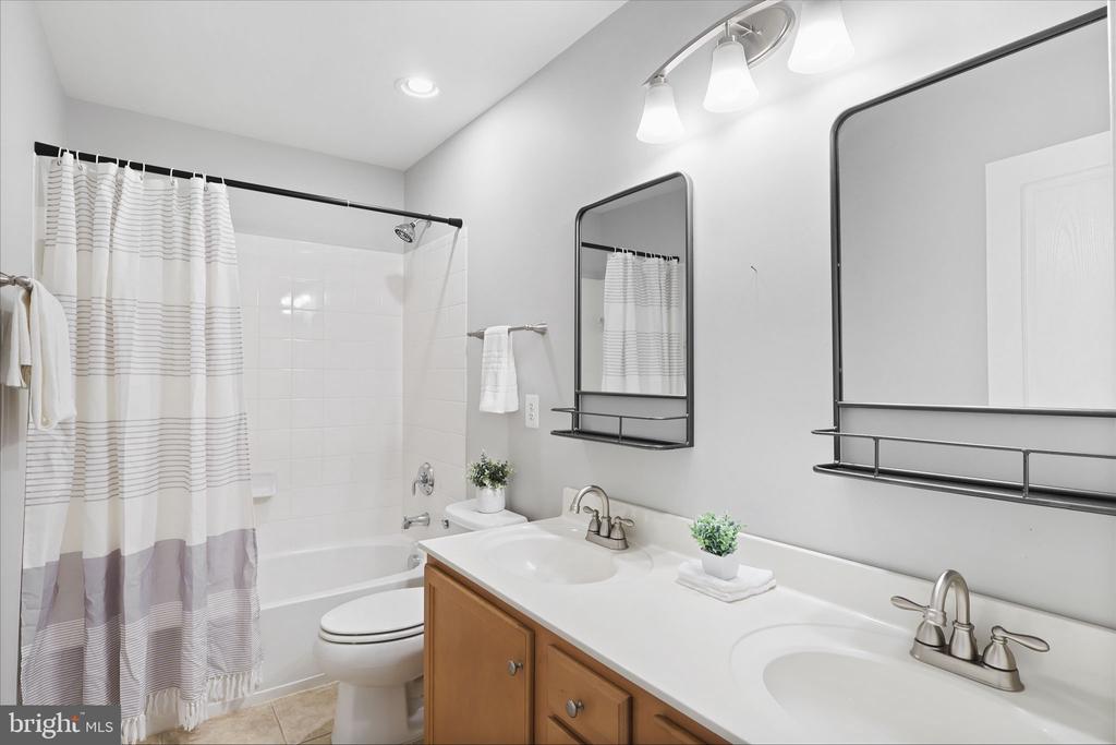 41060 DORATI SQUARE