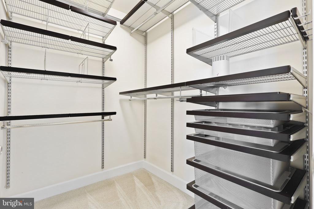 41060 DORATI SQUARE
