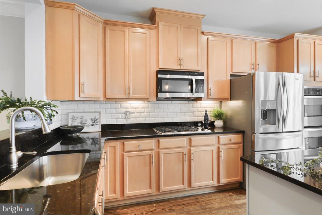 41060 DORATI SQUARE