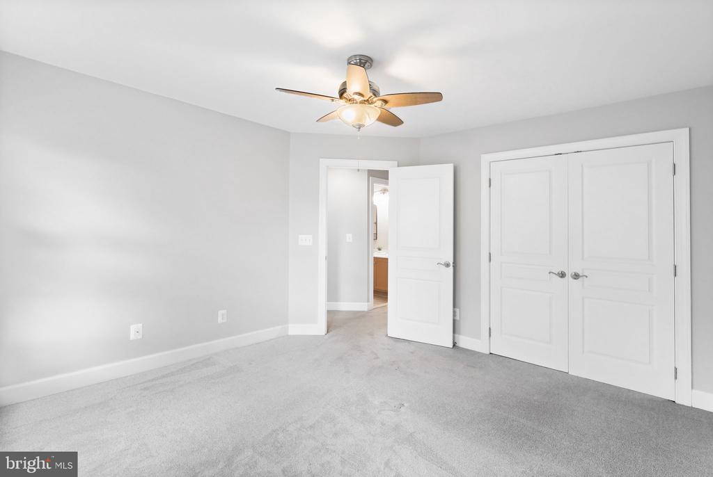 41060 DORATI SQUARE
