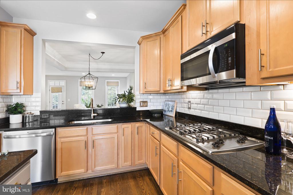 41060 DORATI SQUARE