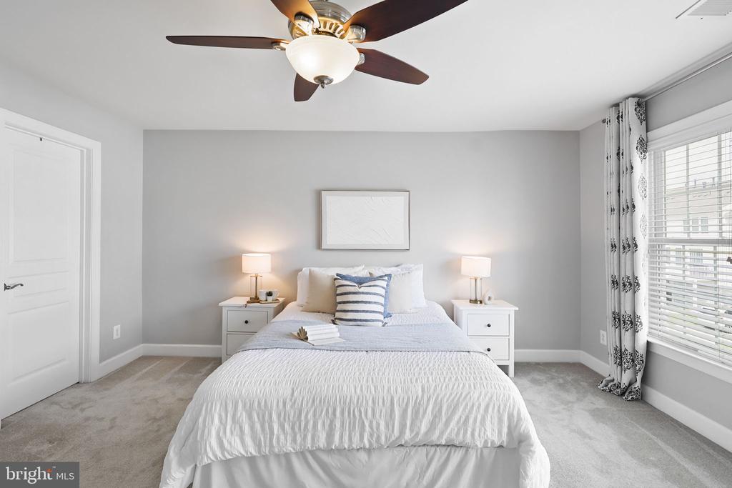 41060 DORATI SQUARE