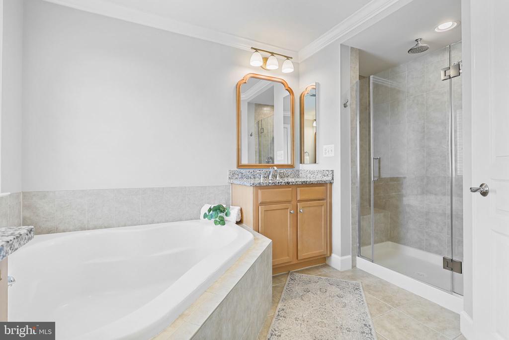 41060 DORATI SQUARE