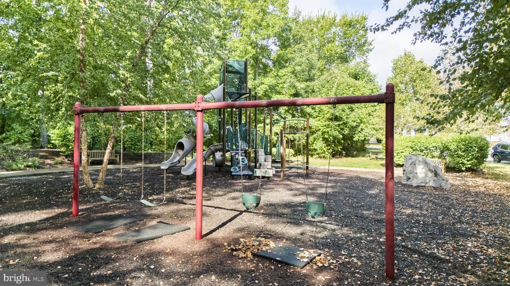 41060 DORATI SQUARE
