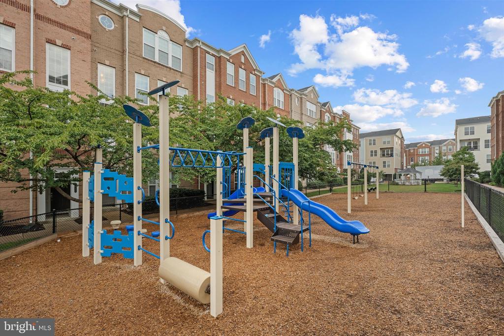20643 SIBBALD SQUARE