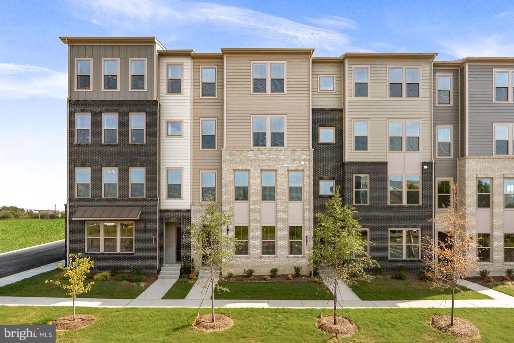 19712 MISTY MOSS SQUARE