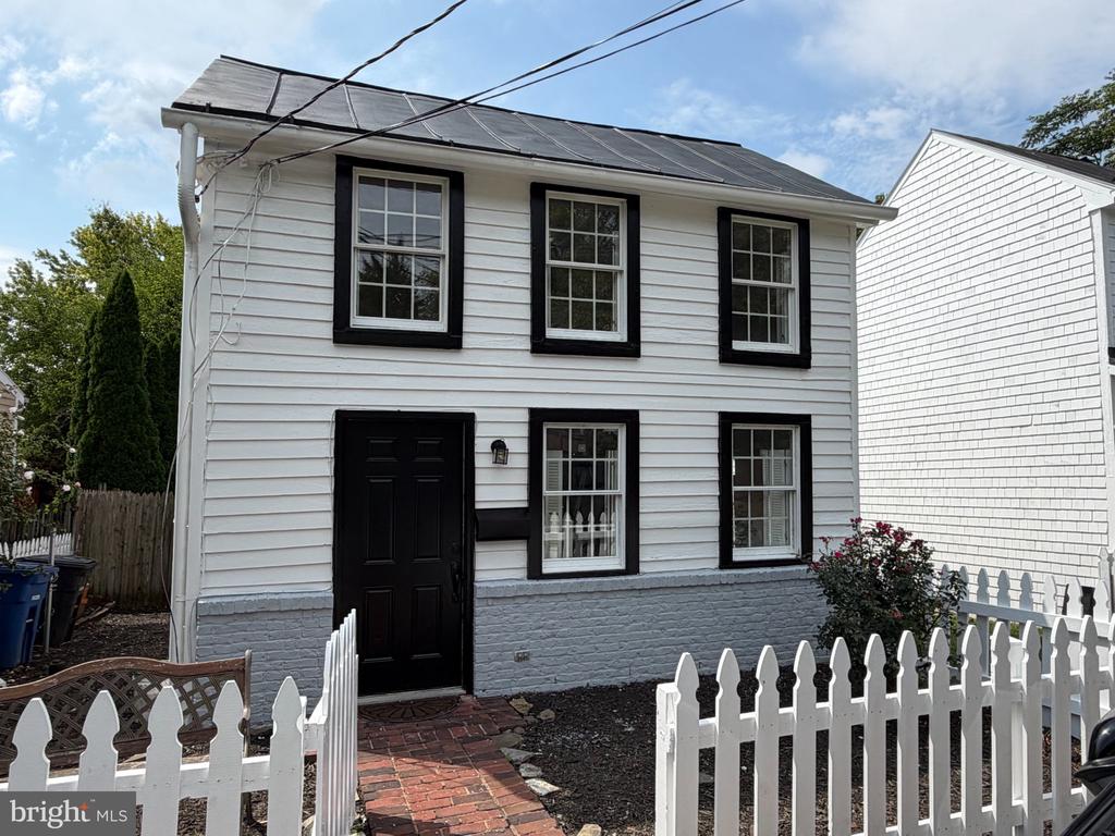 221 SOUTH STREET SE