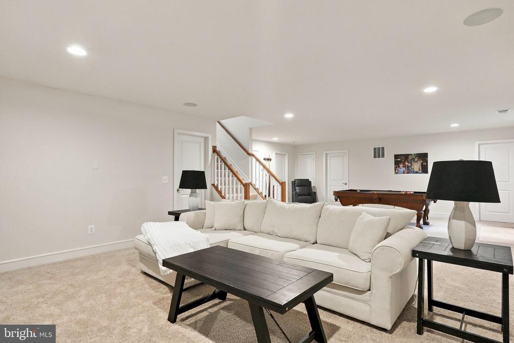 1010 COUBERTIN DRIVE SE