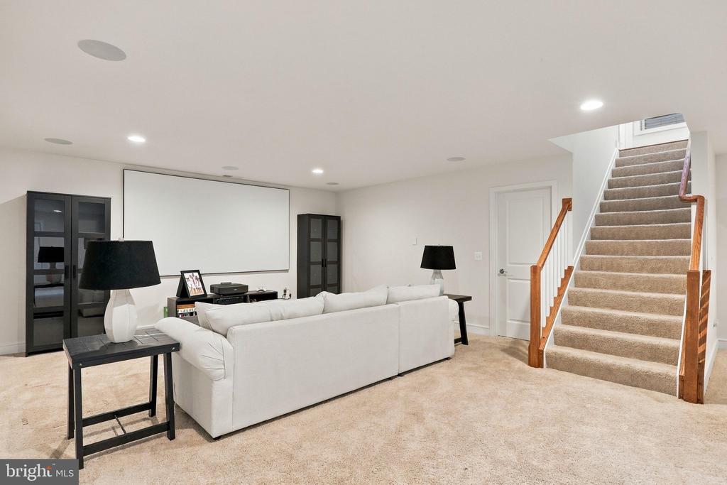 1010 COUBERTIN DRIVE SE