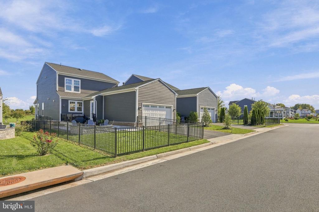 1010 COUBERTIN DRIVE SE