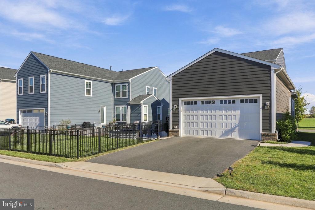 1010 COUBERTIN DRIVE SE
