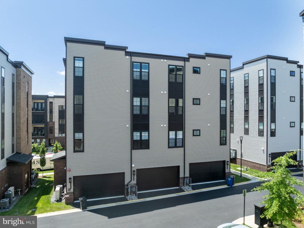43442 CROSON LANE Unit: 100