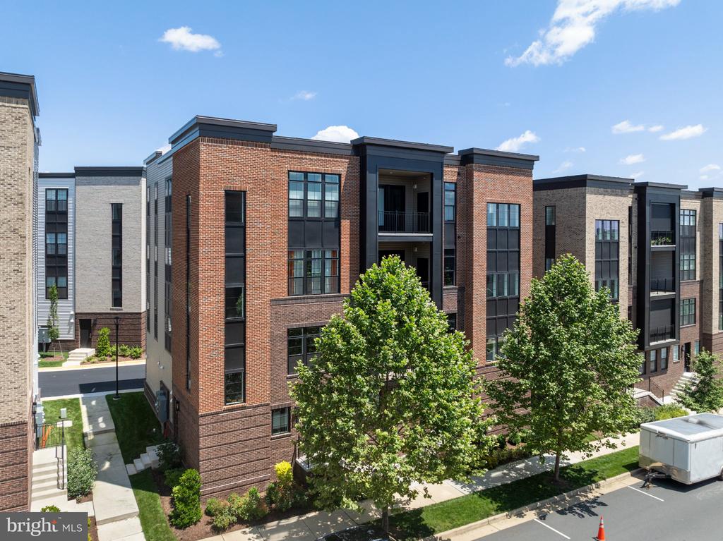 43442 CROSON LANE Unit: 100