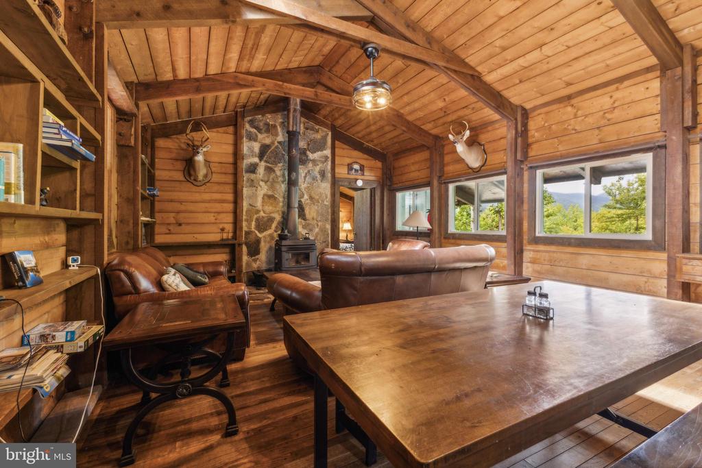 97 Florence Ln