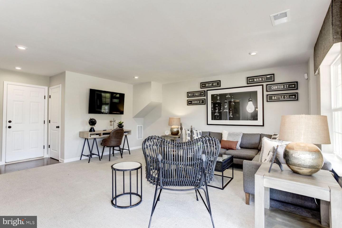9500 BARNES LOOP