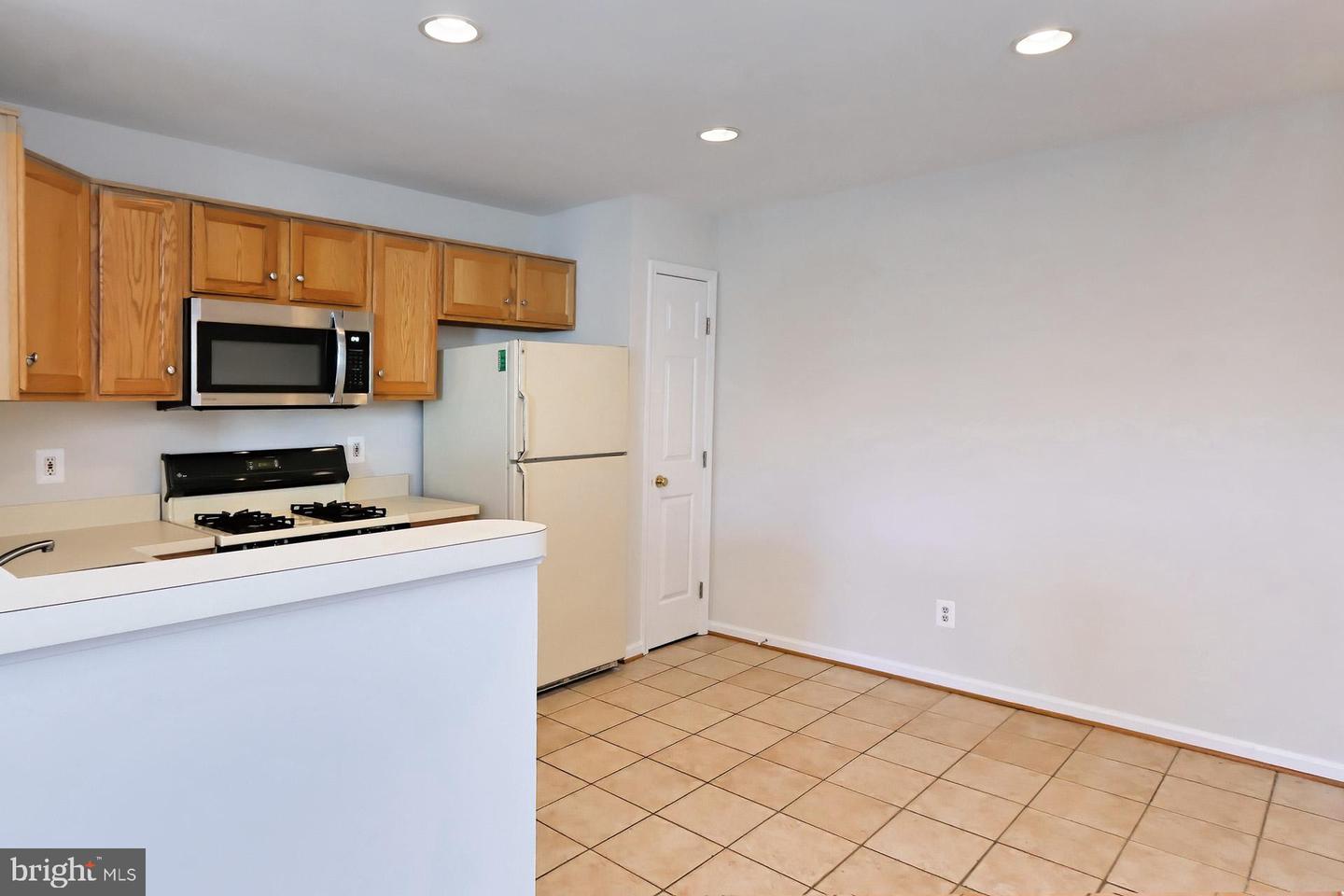 9316 FRINGE TREE LANE