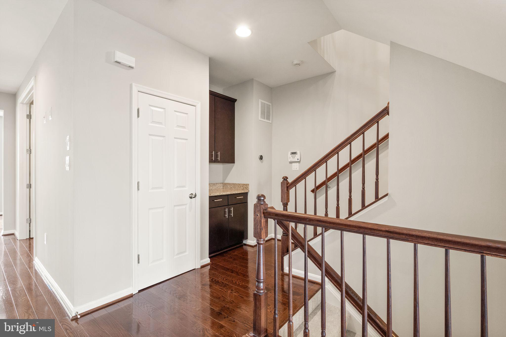 9205 Charleston DRIVE