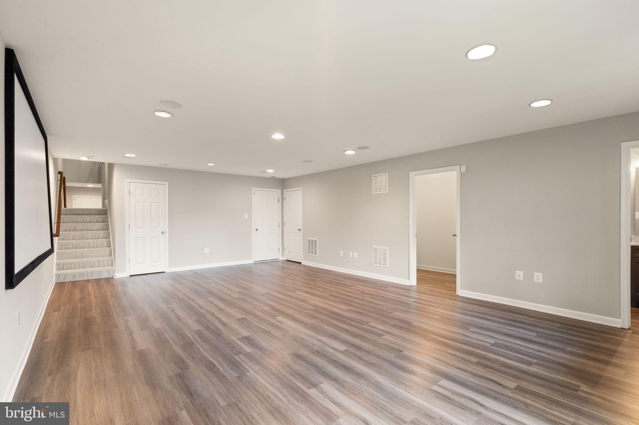 9205 Charleston DRIVE
