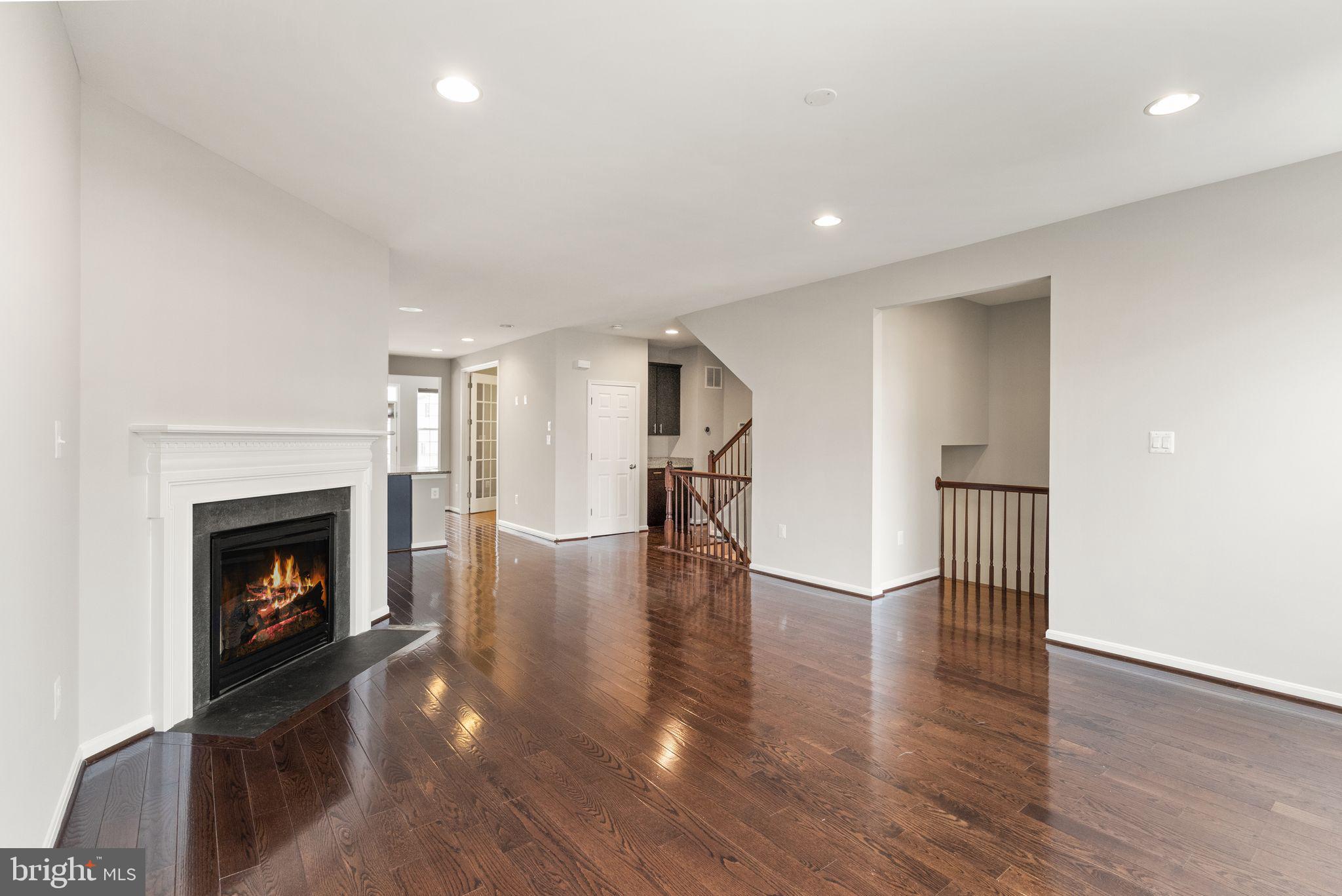 9205 Charleston DRIVE