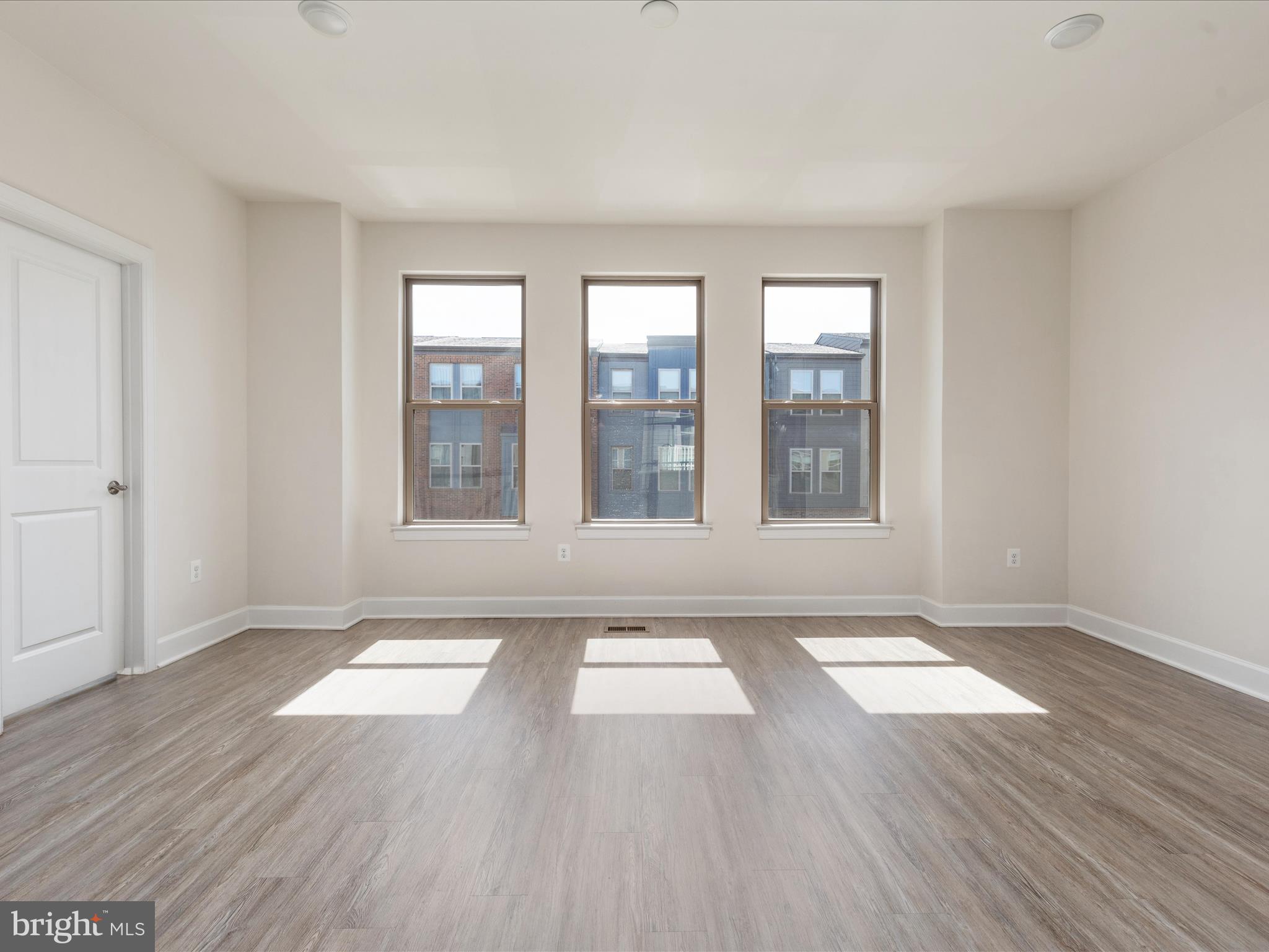 9921 Hopkins Loop